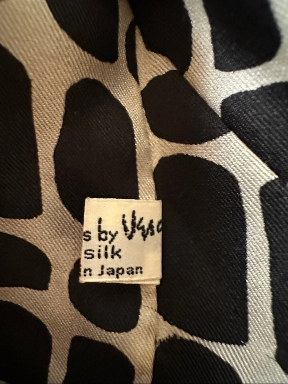 Vtg  Scarves by Vera Black & Tan Abstract Graphic Print Silk‎ Infinity Scarf